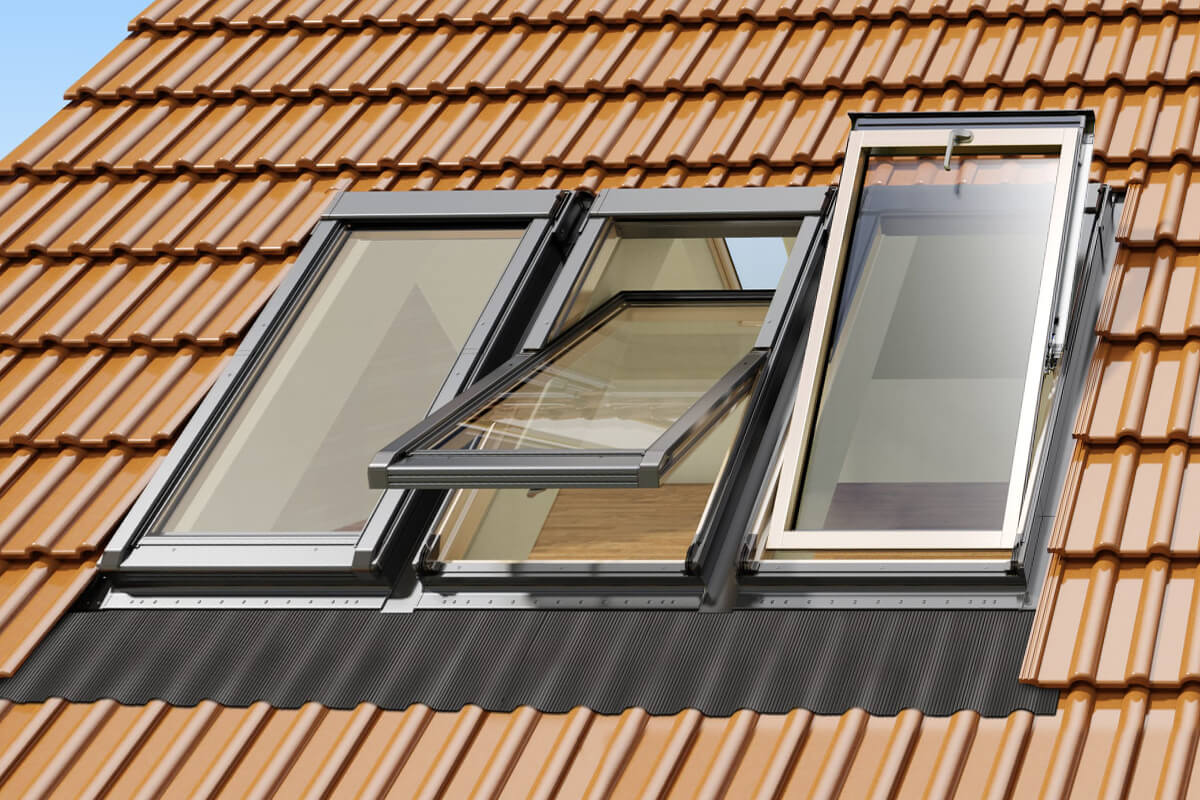 Centre Pivot Roof Windows - Bottom Handle